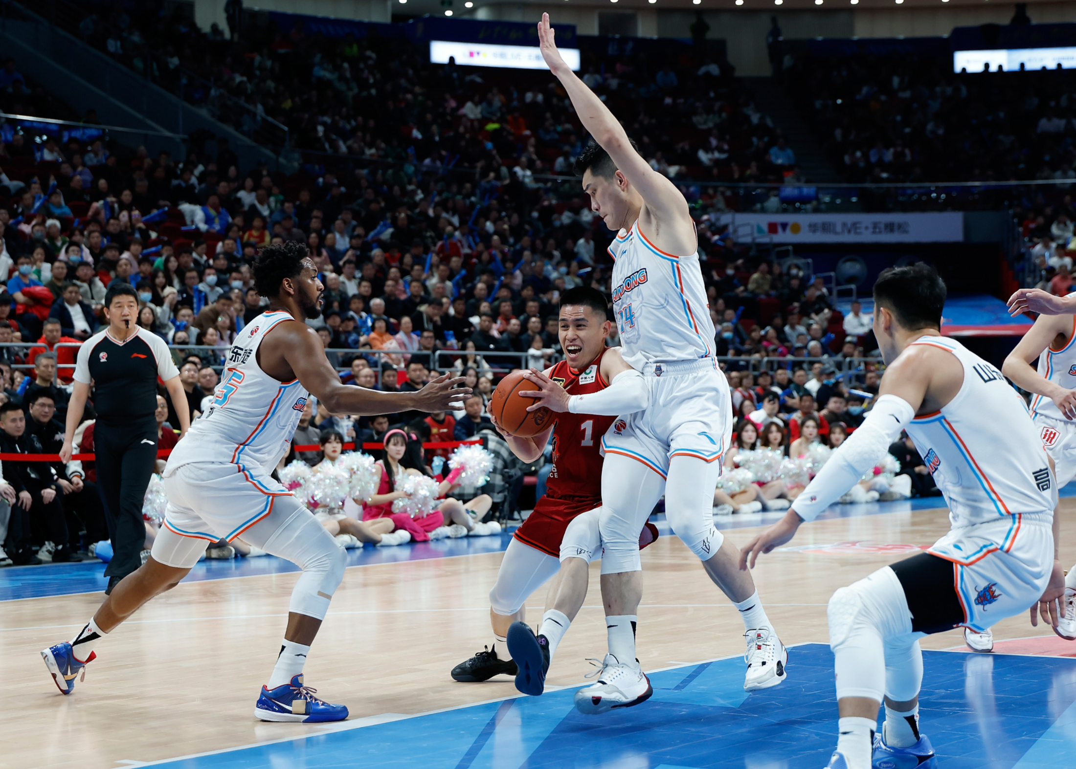 每场比赛都充满紧张和激烈的对抗