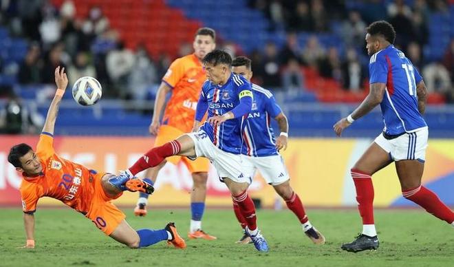 关键时刻山东泰山备战亚冠，绝杀压哨细节曝光，球迷炸锅，赛季目标并未改变的简单介绍